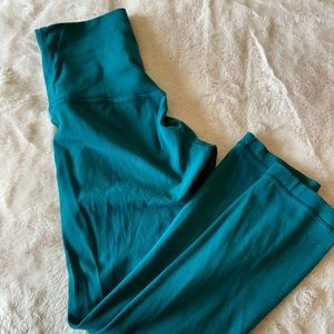 VGUC lululemon align 21” crop size 2 In laguna